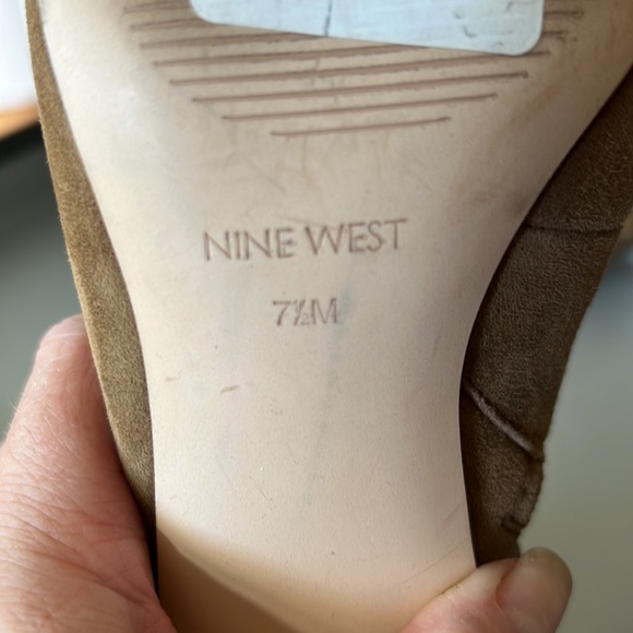 Suede booties floor sample. Pointy toe, 2 inch hills - Picture 5 of 8